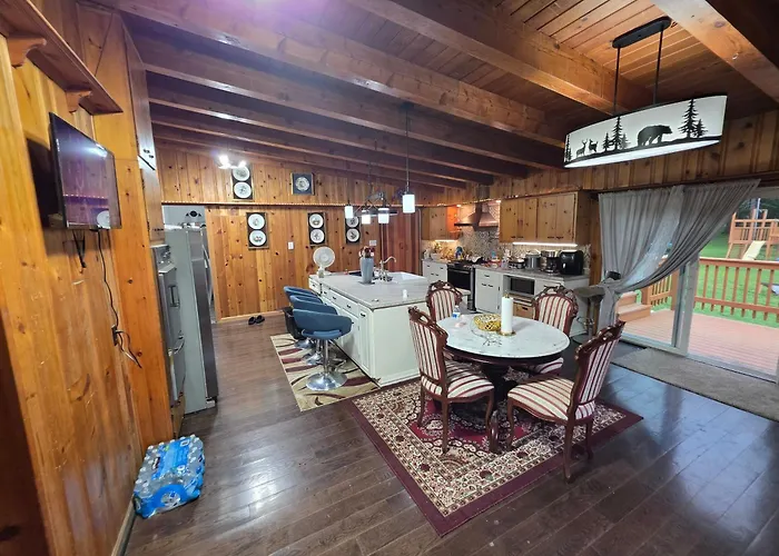 A J House Holiday home *