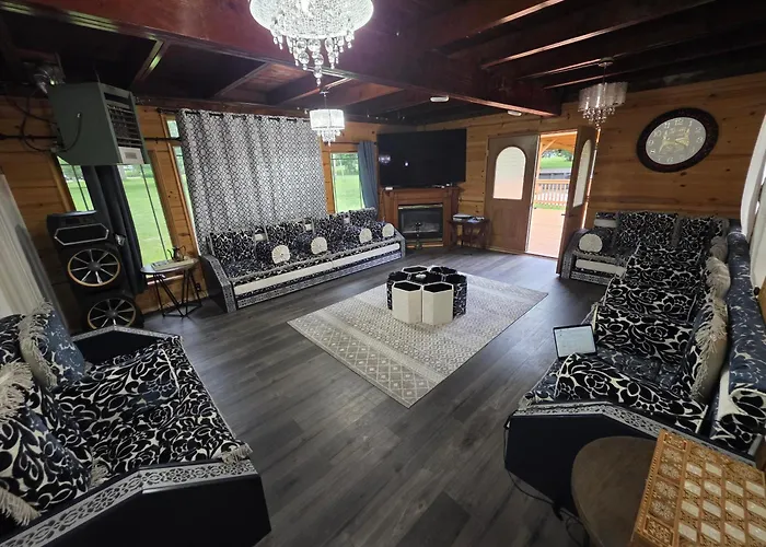 A J House Holiday home *