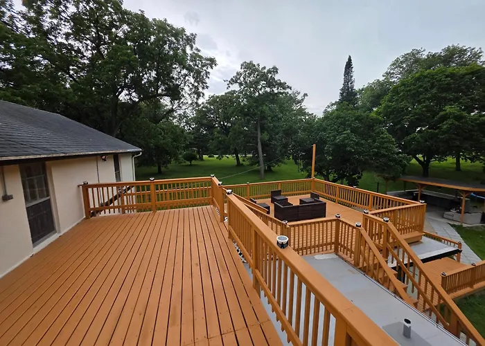 A J House Holiday home *